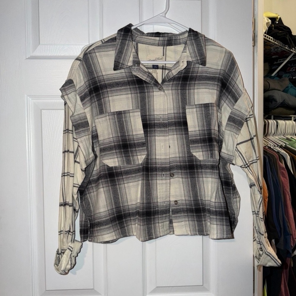 Universal Thread Black and Cream Plaid Button Down Shirt